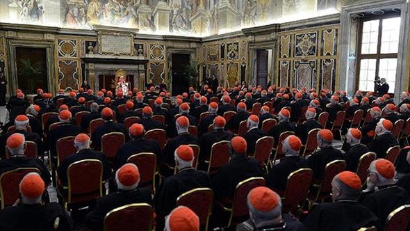 Vatikan şokda: 40 gey rahib ifşa olundu
