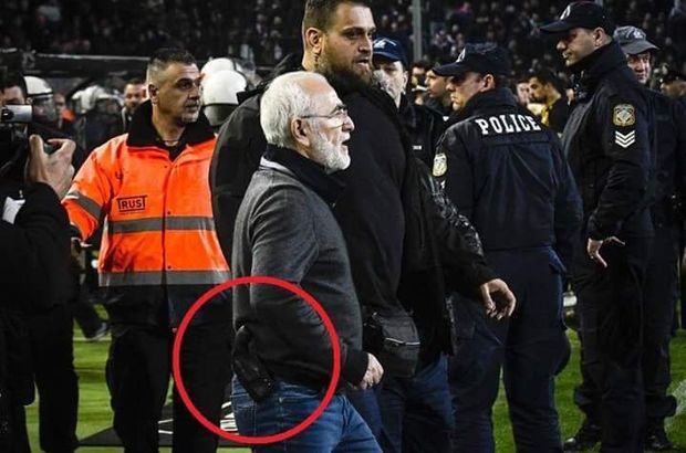 Prezident silahla meydana girdi: Yunanıstan futbolunda şok olay – VİDEO