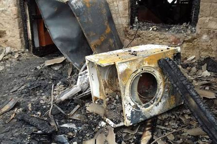 Evi yanan mərhum jurnalistin bacısı: “Gedəsi yerim yoxdu, küçədə qalmışam…”+FOTO