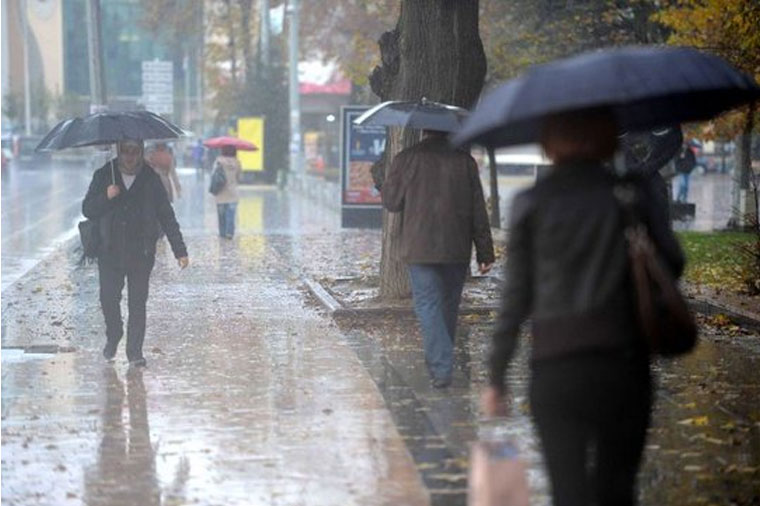 İstanbulda güclü yağışlar həyatı iflic edir