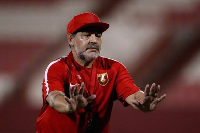 Maradona istefa verdi