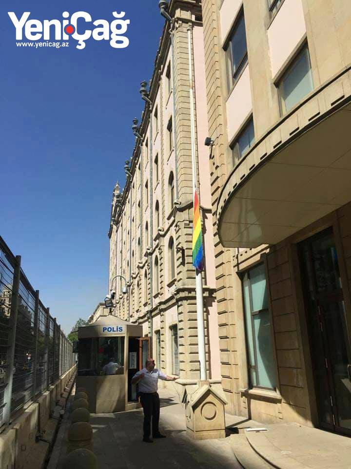Bakıdakı səfirlikdən şok addım – LGBT bayrağı asdılar – FOTOLAR