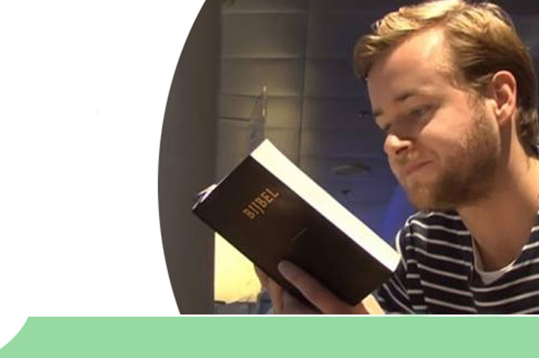 Avropada qeyri-adi eksperiment: “İncil” “Quran” adı ilə oxundu – VİDEO