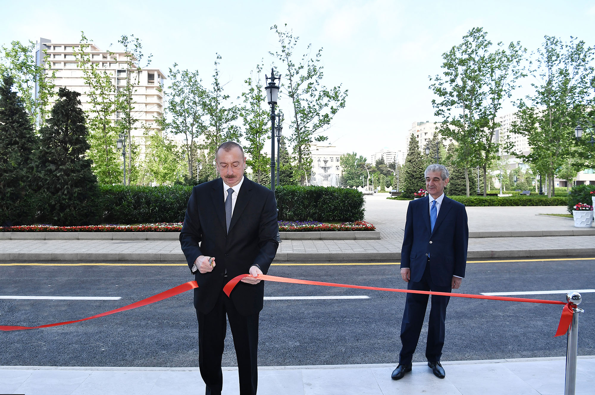 Prezident YAP-ın yeni binasının açılışında – Foto