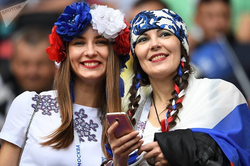 “Rus qızlarla görüşməyin!” – Baş məşqçidən futbolçulara qadağa