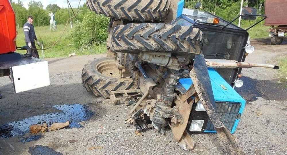 Traktorla yük maşını toqquşdu – Ölən var