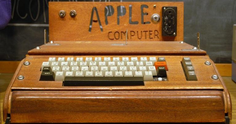 “Apple”ın ilk kompüteri hərracda 210 min dollara satıldı