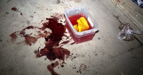Maştağada bankomatdan pul çıxardan gənclər bıçaqlandı, biri öldü – VİDEO