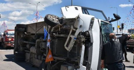 Əsgərləri daşıyan avtobus polis maşınıyla toqquşdu: 35 yaralı – YENİLƏNİB
