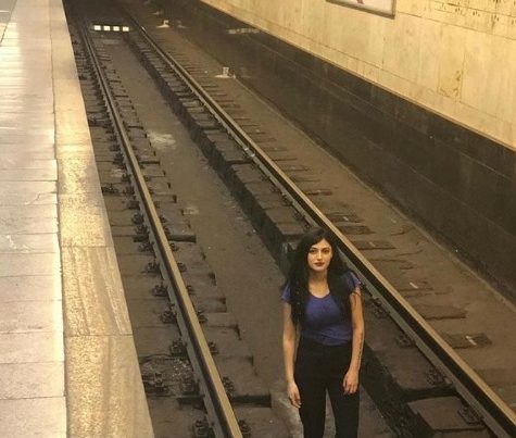 Metro relsinin üzərində çəkilən şəkil – Xalq artisti də orada olub