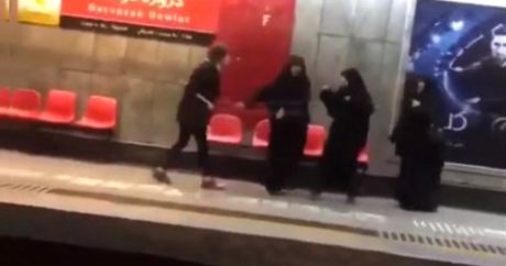 Tehran metrosunda hicabsız qadın – Aləm bir-birinə dəydi + Video