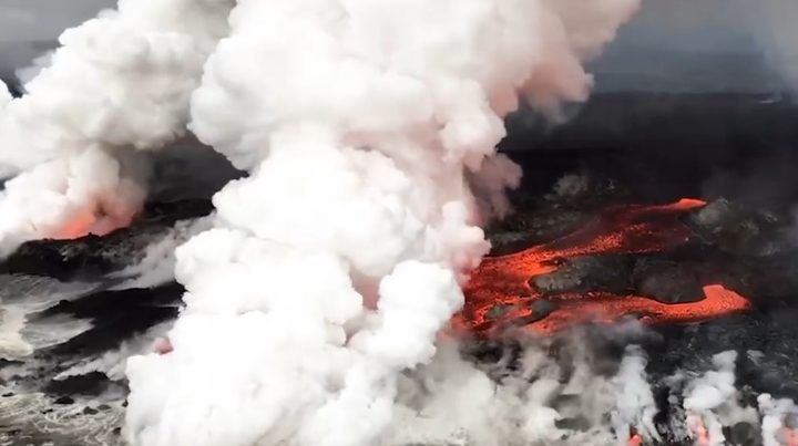 Davam edən vulkan püskürməsinin təsirli kadrları – VİDEO