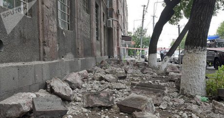 Ermənistanda nazirlik binası uçdu: Ölən və yaralananlar var