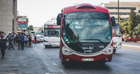 “Baku Bus”un avtobusu qəza törətdi: Yaralılar var – FOTO