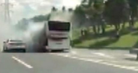 İstanbulda sərnişin avtobusu yandı – VİDEO