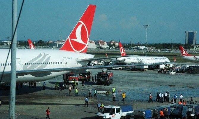 Atatürk Hava Limanında təyyarələr toqquşdu – VİDEO