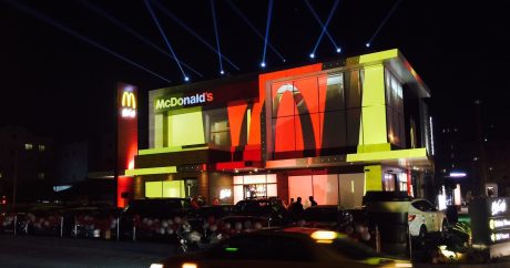 “McDonald’s” salatından zəhərlənənlərin sayı 500-ü keçdi