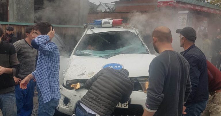 Dövlət Agentliyinin avtomobili qəzaya düşdü, yandı – Yaralılar var/FOTO