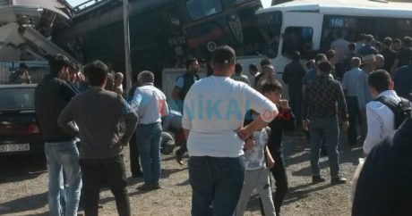 Bakıdakı dəhşət: Avtobus qatar yoluna çıxdı – Azyaşlı öldü, 34 yaralı/VİDEO