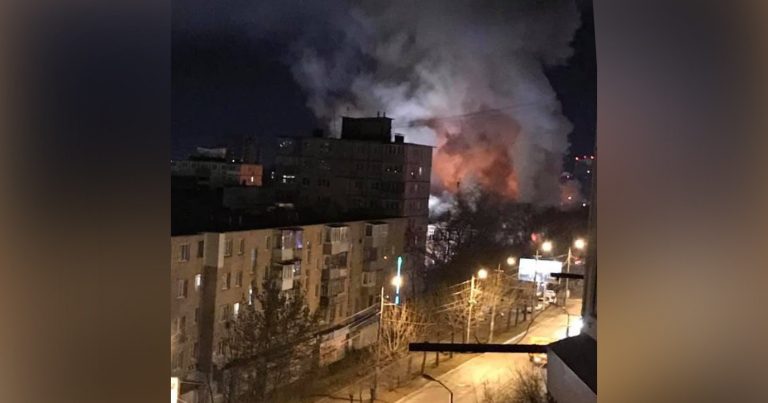 Rusiyada dəhşət: Ticarət mərkəzi yandı – VİDEO