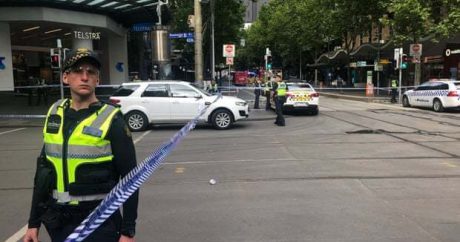 Avstraliyada polislərə bıçaqla hücum: Ölən və yaralananlar var – VİDEO