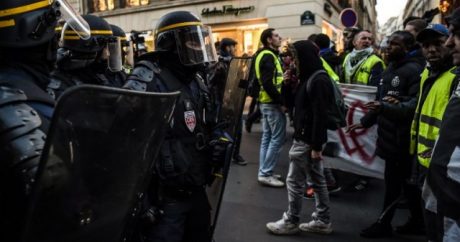 Fransada etiraz aksiyası, Makronun istefası tələbi – 7 polis yaralandı/FOTO