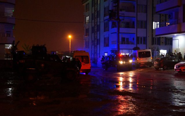 Son dəqiqə: Türkiyədə terrorçular bir polisi öldürdü