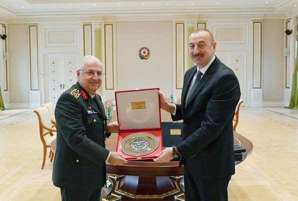 İlham Əliyev türkiyəli ordu generalı ilə görüşdü – FOTO