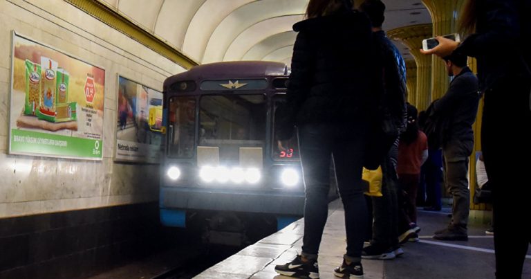 Bakı metrosunda qan düşdü: Adamı vurub qaçdı – VİDEO
