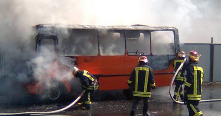 Bakıda sərnişin avtobusu yandı – FOTO