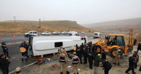 Cənazə aparan avtobus aşdı: 7 ölü, 15 yaralı – VİDEO