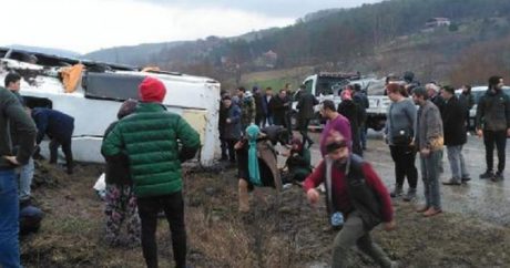 Türkiyədə avtobus aşdı – 19 yaralı