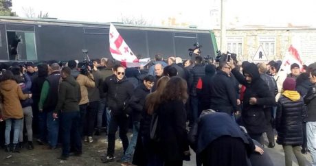 Gürcüstanda yenidən gərginlik: müxalifət və polis arasında qarşıdurma yaşandı