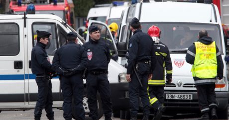 Fransada hücum – 3 qadın bıçaqlandı