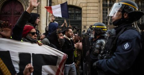 Fransada nələr baş verir? Polis aksiyalara çağırış etdi – FOTO