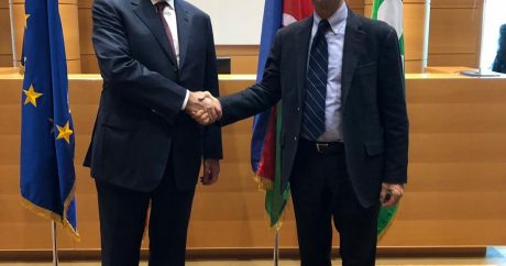 Elmar Məmmədyarov İtaliyanın region prezidenti ilə görüşüb