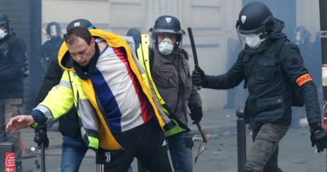 “Sarı jiletli”lərlə polis arasında qarşıdurma: 700 nəfər saxlanıldı, 30 yaralı – VİDEO