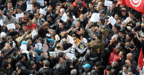 Tunisdə yeni etiraz dalğaları – “Qırmızı jiletlilər” aksiyalara başladı
