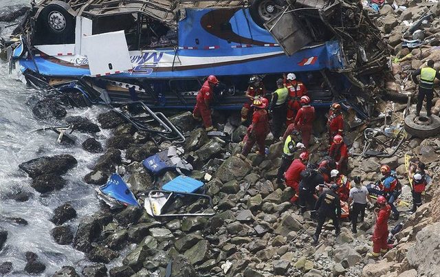 Peruda avtobus çaya düşdü – 10 ölü, 26 yaralı