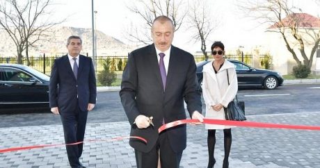 İlham Əliyev və xanımı yeni xəstəxananın açılışında – FOTO