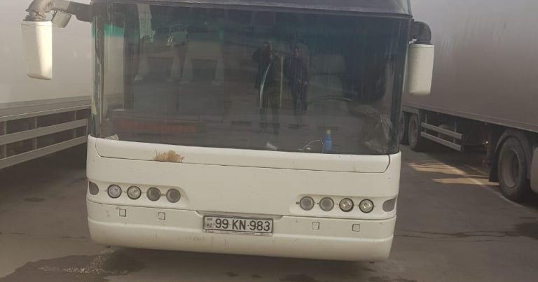 Köhnə avtobusu yeni modeli ilə əvəz edib gətirərkən saxlanıldı – FOTO