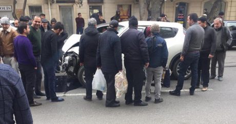 Bakıda qəza – Qadın sürücü özünü “Nissan”dan yola atdı – FOTO