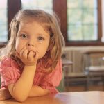Uşaqlarda nitqin inkişafına təsir edən mənfi amillər AÇIQLANDI