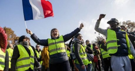 Fransada 40 min etirazçı yenidən küçələrdə