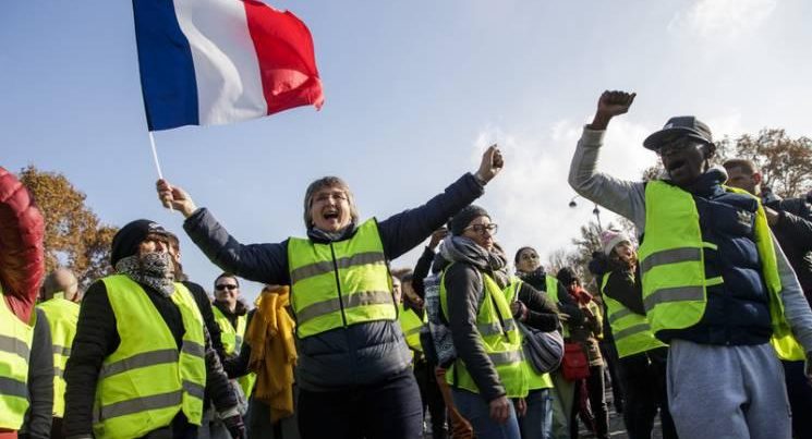 Fransada 40 min etirazçı yenidən küçələrdə