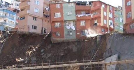 İstanbulda bina uçdu – Avtomobillər dağıntı altında qaldı – VİDEO