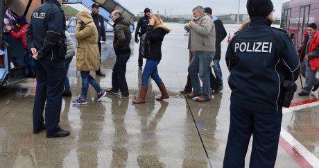 9 azərbaycanlı Hollandiyadan deportasiya olundu