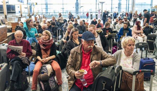 1400 pilot boykot etdi – Minlərlə insan aeroportda gecələdi