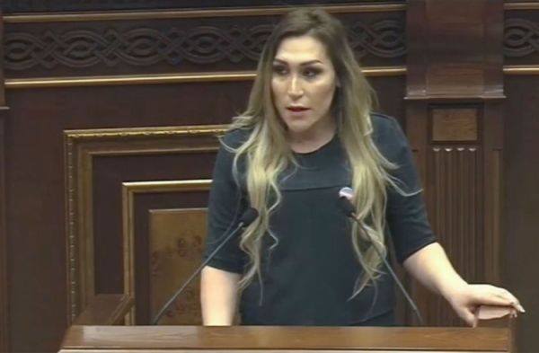 Ermənistan parlamentində transgender qalmaqalı
