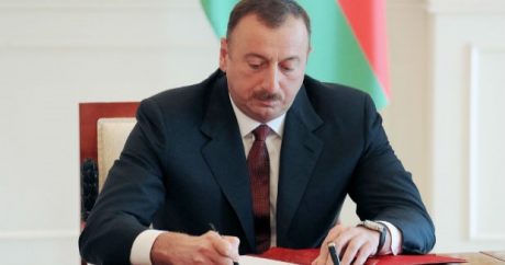 Prezident Yazıçılarla bağlı SƏRƏNCAM imzaladı